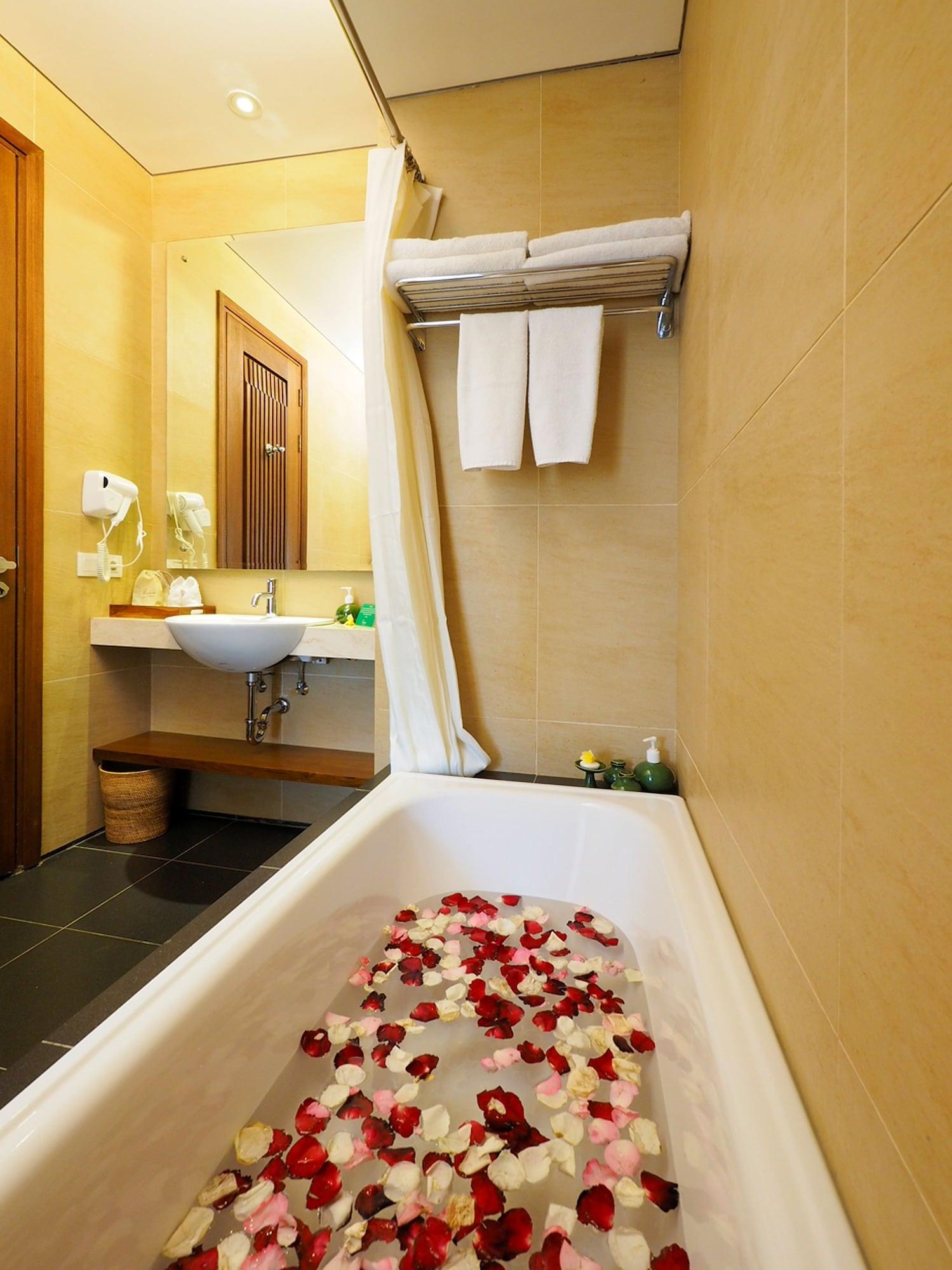 Deluxe Double or Twin Room Exclusive Benefit,1212946057:JPEG